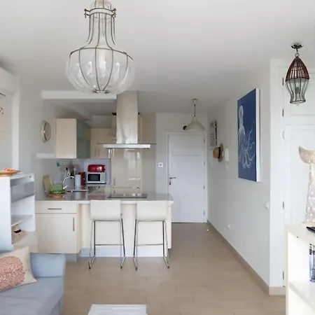 Junto Al Mar En Abrigos *